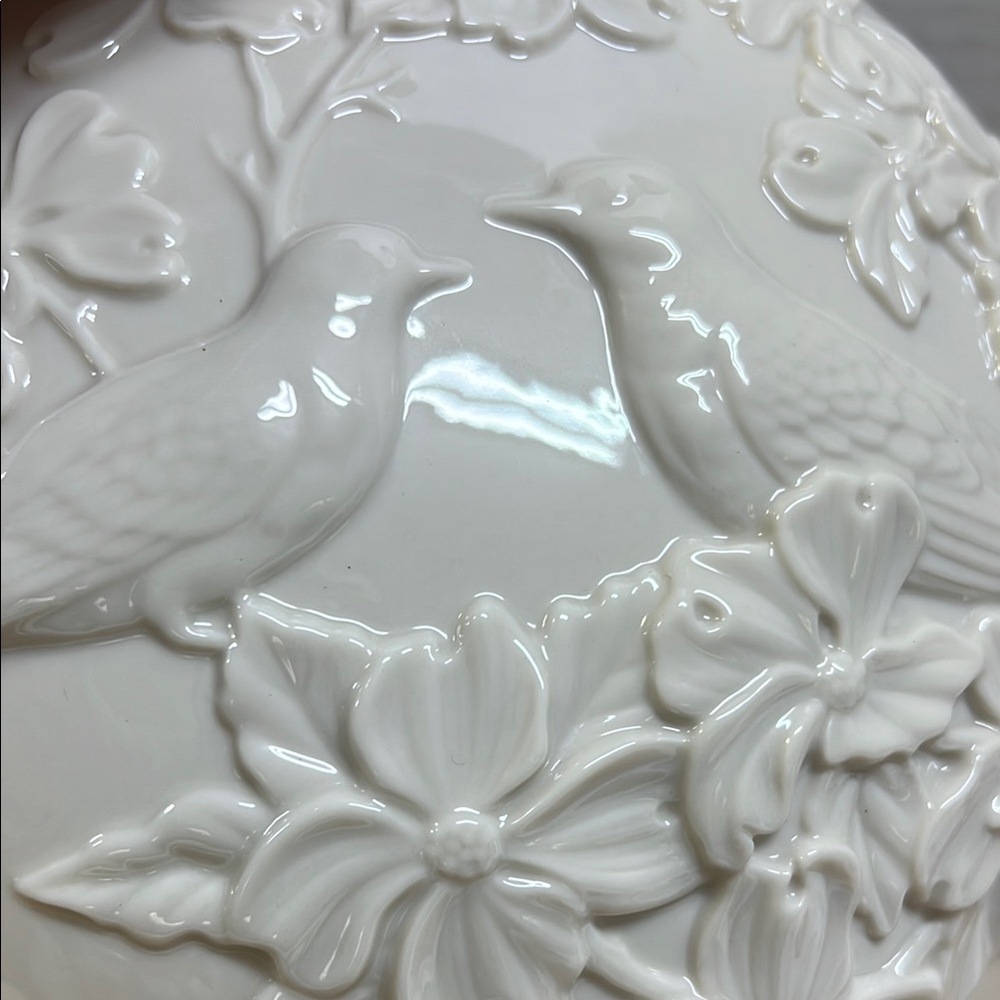 Lenox Elegant Vase - Spring The Dove & Dogwood Tree - Picture 9 of 10